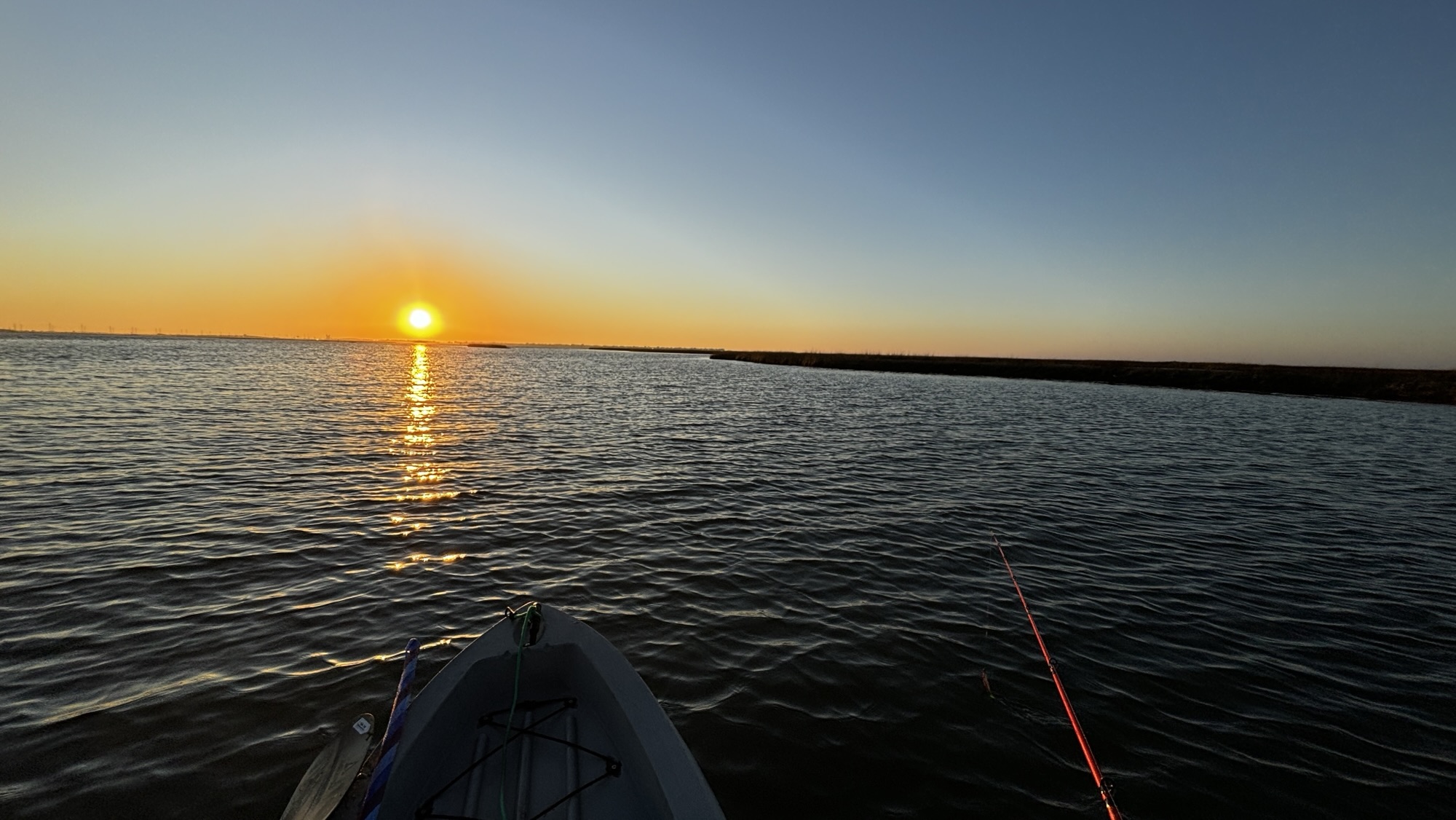 How to Read Tides for Better Kayak Fishing: Understanding Movement and Positioning
